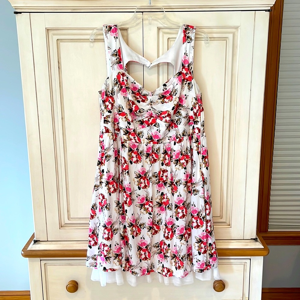 Flowered Torrid dress with lace trim